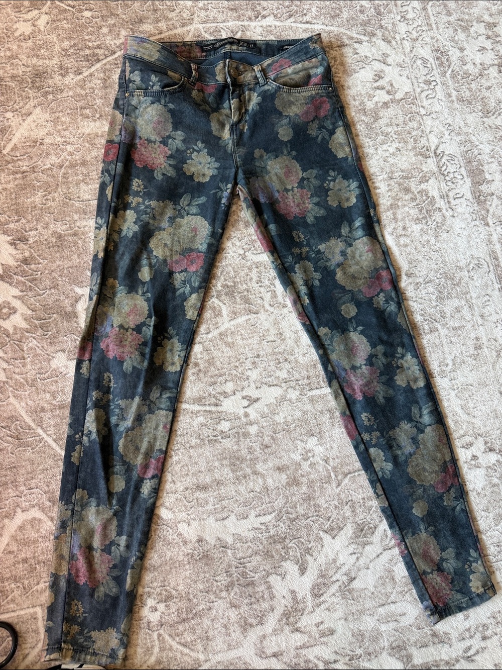 Zara Black Skinny Jeans leggings with Multicolor Floral Print